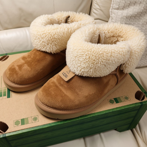 Genuine ugg bailey button - genuine,