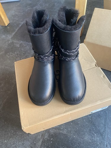 Ugg bailey tie boots - ugg, size